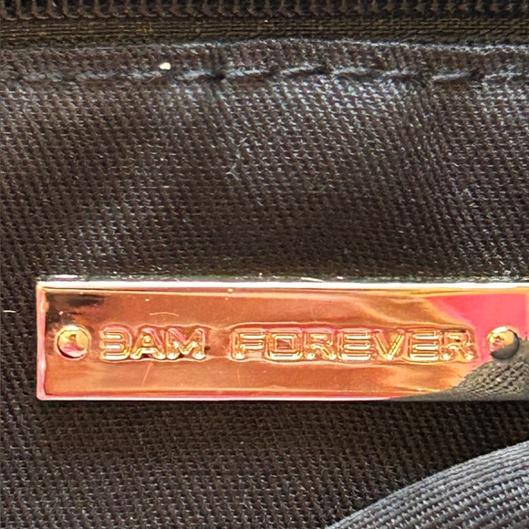 Chic Black and White Striped Straw Clutch with Gold Chain Shoulder Strap - Picture 7 of 9